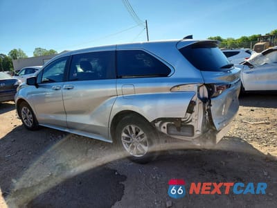 Drugie zdjęcie samochodu z przodu: 2025 TOYOTA SIENNA XLE 7-PASSENGER VIN:5TDYSKFC3SS163770 - miniatura