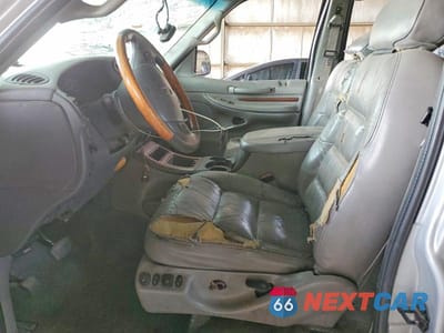 Zdjęcie 7 z 13 samochodu: 2000 LINCOLN NAVIGATOR VIN:5LMRU27A2YLJ00349 - miniatura