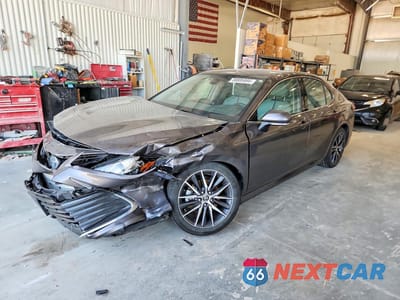 2022 TOYOTA CAMRY XLE 4T1F31AK3NU572067 - główne zdjęcie licytacji z USA - miniatura