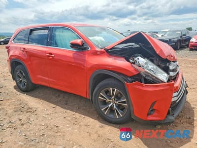Czwarte zdjęcie samochodu z boku: 2017 TOYOTA HIGHLANDER LE VIN:5TDBZRFH7HS374355 - miniatura