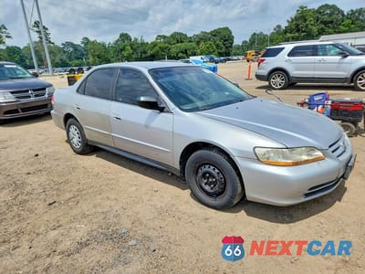 Czwarte zdjęcie samochodu z boku: 2002 HONDA ACCORD VALUE VIN:1HGCF86602A055682 - miniatura