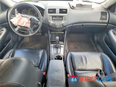 Zdjęcie 8 z 12 samochodu: 2006 HONDA ACCORD EX VIN:1HGCM568X6A085378 - miniatura