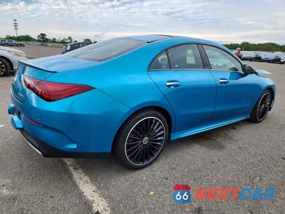 Trzecie zdjęcie samochodu z tyłu: 2025 MERCEDES-BENZ CLA 250 4MATIC VIN:W1K5J4HB4SN517443 - miniatura