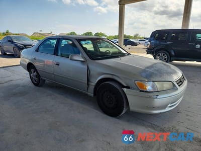 Czwarte zdjęcie samochodu z boku: 2000 TOYOTA CAMRY LE VIN:4T1BG22K5YU012465 - miniatura