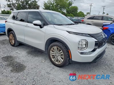 Czwarte zdjęcie samochodu z boku: 2024 MITSUBISHI OUTLANDER ES VIN:JA4J3UA80RZ014300 - miniatura