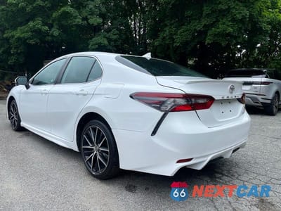 Trzecie zdjęcie samochodu z tyłu: 2021 TOYOTA CAMRY SE VIN:4T1G11AK6MU558849 - miniatura