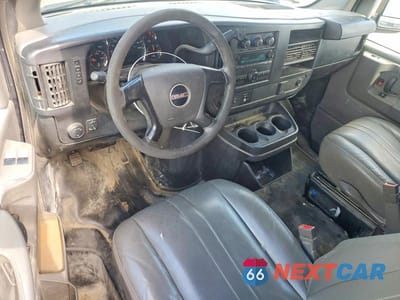 Zdjęcie 8 z 12 samochodu: 2015 GMC SAVANA G3500 DELIVERY VAN VIN:1GTZ7TCGXF1214848 - miniatura