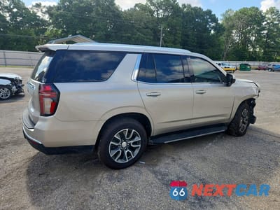 Trzecie zdjęcie samochodu z tyłu: 2021 CHEVROLET TAHOE C1500 LT VIN:1GNSCNKD0MR410609 - miniatura