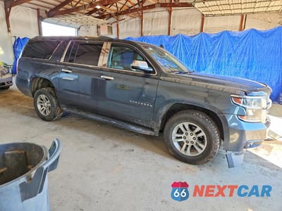 Czwarte zdjęcie samochodu z boku: 2020 CHEVROLET SUBURBAN K1500 LT VIN:1GNSKHKC4LR152931 - miniatura