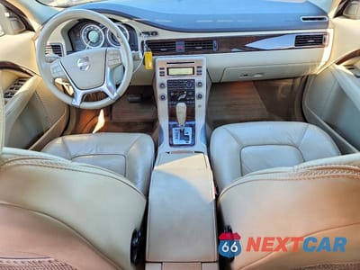 Zdjęcie 8 z 13 samochodu: 2011 VOLVO XC70 T6 VIN:YV4902BZ5B1115153 - miniatura