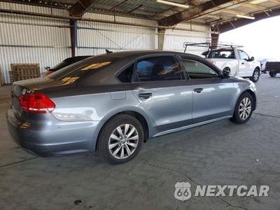 Trzecie zdjęcie samochodu z tyłu: 2015 VOLKSWAGEN PASSAT S VIN:1VWAT7A39FC071540 - miniatura