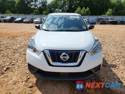 Piąte zdjęcie samochodu w środku: 2020 NISSAN KICKS S VIN:3N1CP5BV0LL515685 - miniatura