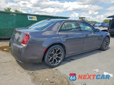 Trzecie zdjęcie samochodu z tyłu: 2015 CHRYSLER 300 S VIN:2C3CCABG2FH780726 - miniatura