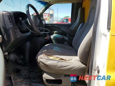 Zdjęcie 7 z 13 samochodu: 2004 CHEVROLET EXPRESS G3 - BOX TRUCK VIN:1GBJG31U341159733 - miniatura