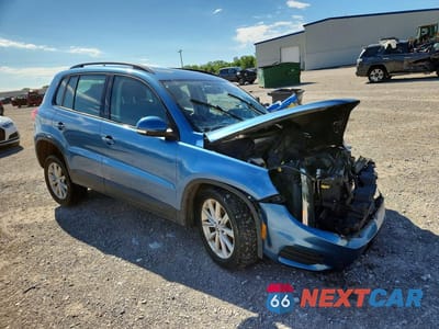 Czwarte zdjęcie samochodu z boku: 2017 VOLKSWAGEN TIGUAN S VIN:WVGBV7AX8HK049439 - miniatura