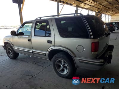 Drugie zdjęcie samochodu z przodu: 1998 CHEVROLET BLAZER VIN:1GNCS13W4W2212157 - miniatura