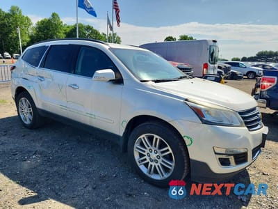 Czwarte zdjęcie samochodu z boku: 2014 CHEVROLET TRAVERSE LT VIN:1GNKVGKD5EJ360201 - miniatura