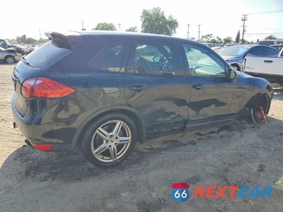 Trzecie zdjęcie samochodu z tyłu: 2011 PORSCHE CAYENNE VIN:WP1AA2A20BLA02506 - miniatura