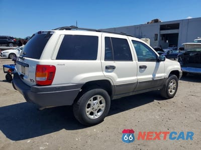Trzecie zdjęcie samochodu z tyłu: 1999 JEEP GRAND CHEROKEE LAREDO VIN:1J4GW58S1XC501613 - miniatura