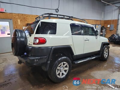 Trzecie zdjęcie samochodu z tyłu: 2014 TOYOTA FJ CRUISER BASE VIN:JTEBU4BF4EK187563 - miniatura
