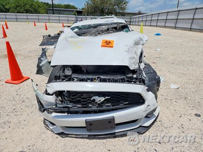 Piąte zdjęcie samochodu w środku: 2017 FORD MUSTANG VIN:1FA6P8TH8H5335839 - miniatura