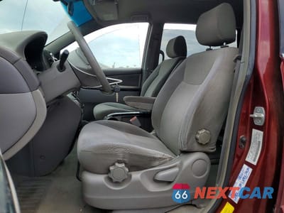 Zdjęcie 7 z 13 samochodu: 2004 TOYOTA SIENNA LE 8 PASSENGER VIN:5TDZA23C94S079581 - miniatura