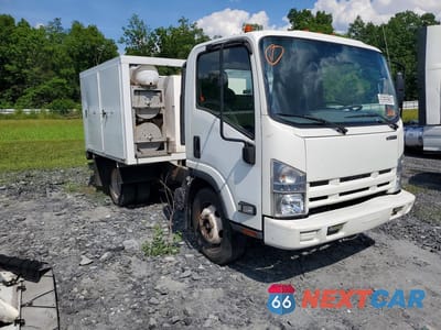 Czwarte zdjęcie samochodu z boku: 2015 ISUZU NPR HD DELIVERY TRUCK VIN:54DC4W1B2FS806015 - miniatura