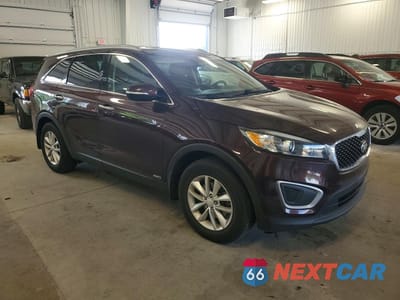 Czwarte zdjęcie samochodu z boku: 2016 KIA SORENTO LX VIN:5XYPGDA33GG080084 - miniatura