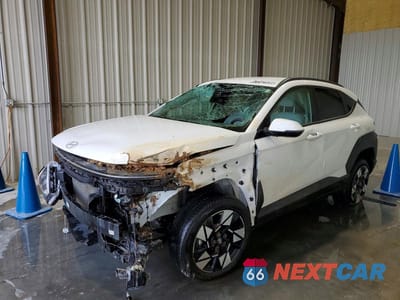 2025 HYUNDAI KONA SEL KM8HBCAB0SU337631 - główne zdjęcie licytacji z USA - miniatura