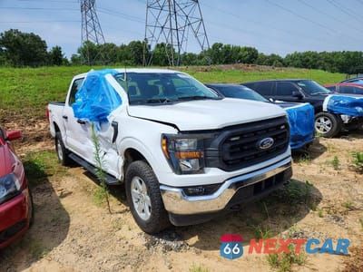 Czwarte zdjęcie samochodu z boku: 2023 FORD F150 SUPERCREW VIN:1FTEW1EP3PKF38285 - miniatura