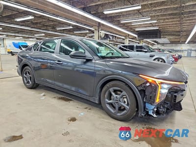 Czwarte zdjęcie samochodu z boku: 2025 KIA K4 LXS VIN:3KPFT4DE5SE099956 - miniatura
