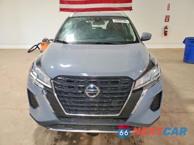 Piąte zdjęcie samochodu w środku: 2021 NISSAN KICKS SV VIN:3N1CP5CV0ML524077 - miniatura