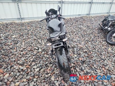 Czwarte zdjęcie samochodu z boku: 2019 KAWASAKI EX650 J VIN:JKAEXEJ1XKDA04202 - miniatura