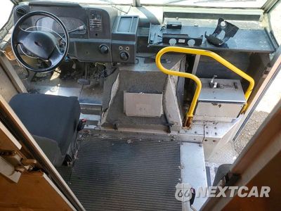 Zdjęcie 8 z 12 samochodu: 2000 FORD F-59 VIN:1FCJE39L4YHA52569 - miniatura