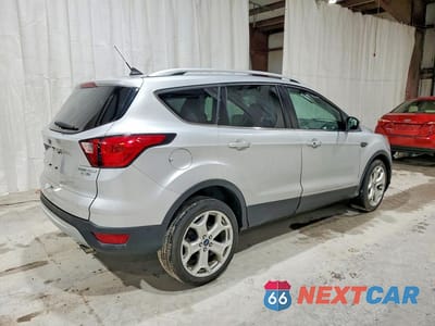 Trzecie zdjęcie samochodu z tyłu: 2019 FORD ESCAPE TITANIUM VIN:1FMCU9J92KUC28883 - miniatura