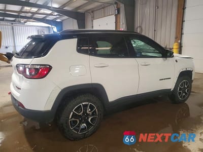 Trzecie zdjęcie samochodu z tyłu: 2025 JEEP COMPASS TRAILHAWK VIN:3C4NJDDN1ST583894 - miniatura
