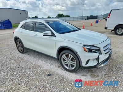 Czwarte zdjęcie samochodu z boku: 2017 MERCEDES-BENZ GLA 250 4MATIC VIN:WDCTG4GB3HJ346079 - miniatura