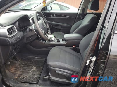 Zdjęcie 7 z 13 samochodu: 2019 KIA SORENTO L VIN:5XYPG4A36KG583343 - miniatura