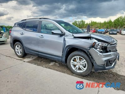 Czwarte zdjęcie samochodu z boku: 2023 GMC TERRAIN SLE VIN:3GKALTEG0PL183419 - miniatura