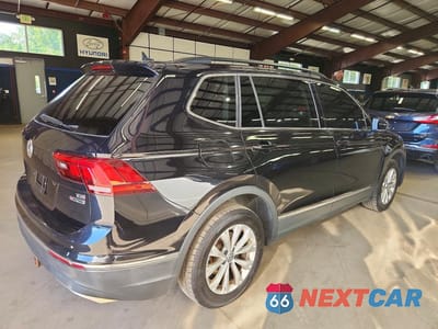 Trzecie zdjęcie samochodu z tyłu: 2018 VOLKSWAGEN TIGUAN SE VIN:3VV2B7AX8JM084771 - miniatura
