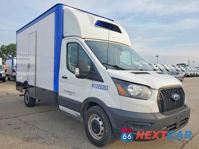 Czwarte zdjęcie samochodu z boku: 2023 FORD TRANSIT DELIVERY TRUCK VIN:1FDBW5ZG4PKA23425 - miniatura
