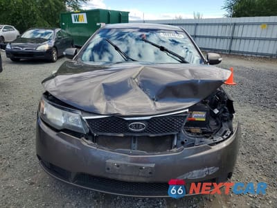 Piąte zdjęcie samochodu w środku: 2010 KIA FORTE EX VIN:KNAFU4A2XA5060133 - miniatura