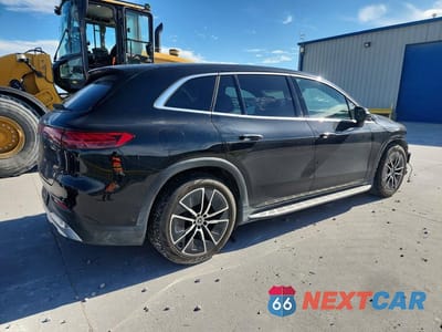 Trzecie zdjęcie samochodu z tyłu: 2023 MERCEDES-BENZ EQS SUV 450+ VIN:4JGDM2DB8PA011003 - miniatura