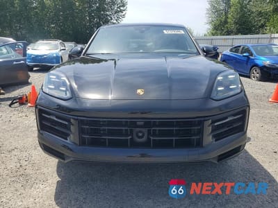Piąte zdjęcie samochodu w środku: 2024 PORSCHE CAYENNE VIN:WP1AA2AY2RDA10535 - miniatura