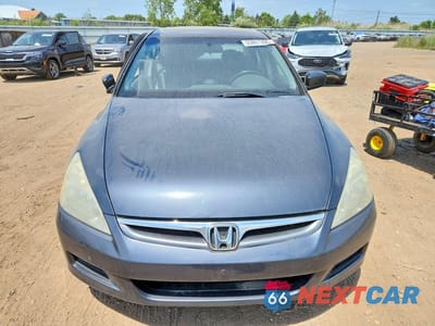 Piąte zdjęcie samochodu w środku: 2006 HONDA ACCORD VIN:1HGCM56826A172739 - miniatura