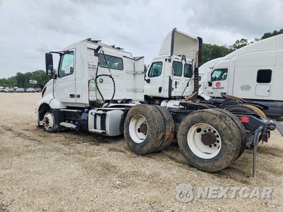 Trzecie zdjęcie samochodu z tyłu: 2022 VOLVO VNL SEMI TRUCK VIN:4V4NC9EH7NN317319 - miniatura