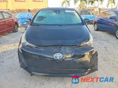 Piąte zdjęcie samochodu w środku: 2016 TOYOTA PRIUS FOUR VIN:JTDKARFUXG3021645 - miniatura