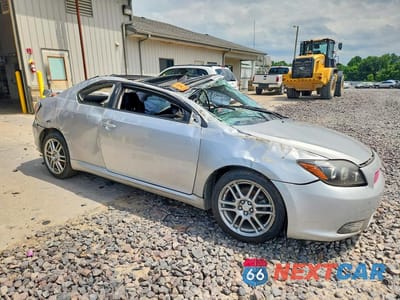 Czwarte zdjęcie samochodu z boku: 2009 SCION TC BASE VIN:JTKDE167X90279475 - miniatura