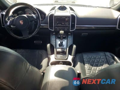 Zdjęcie 8 z 12 samochodu: 2011 PORSCHE CAYENNE S HYBRID VIN:WP1AE2A24BLA92800 - miniatura