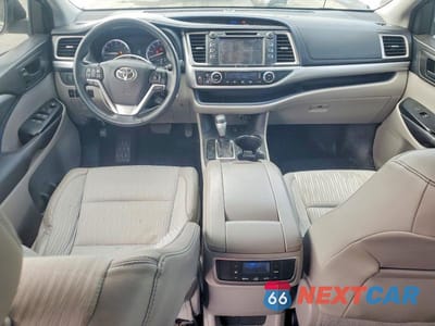 Zdjęcie 8 z 14 samochodu: 2016 TOYOTA HIGHLANDER LE PLUS VIN:5TDBKRFHXGS336685 - miniatura